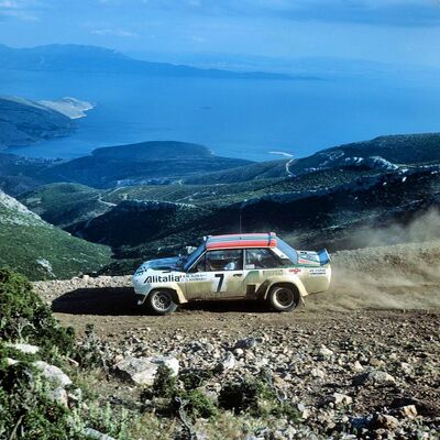 Markku Alén - Ilkka Kivimäki
25º Acrópolis Rally 1978. Fiat 131 Abarth (TO R92451). Clasificado 2º.

Del 29 de Mayo al 2 de Junio, Atenas, Grecia.
Superficie: tierra.

El Rally tenia un total de 2974.11 km de los que 772.10 km divididos en 54 tramos eran especiales, (2 de ellas fueron canceladas SS10 Kaloskopi de 22.30 Km y SS16 Aliakmon-Lake de 15.70 Km).

Se inscribieron 183 equipos, tomaron la salida 160, finalizaron 37.@
Palabras clave: Markku_Alen;Fiat;Abarth;Grecia;Acropolis;1978