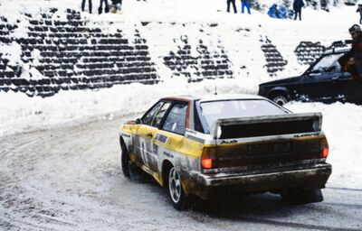 Walter Röhrl - Christian Geistdörfer
52º Rallye Automobile de Monte-Carlo 1984. Audi Quattro A2 (IN-NX 47). Clasificado 1º.

Del 21 al 27 de Enero, Monte-Carlo.
Superficie: asfalto - nieve.

El Rally tenia un total de 3328.90 km de los que 753.20 km divididos en 30 tramos eran especiales, (4 de ellas fueron cancxeladas SS3 St Jean en Royans de 39 Km, SS11 Les Savoyons - Sigoyer de 32 Km, SS12 Pont sur Barrage du Sautet de 18,40 Km, SS13 Chateau d'Ancelle - La Batie Neuve de 11,20 Km).

Se inscribieron 222 equipos, tomaron la salida 209, finalizaron 120.@
Palabras clave: Walter_Röhrl;Audi;Quattro;Grupo_B;Montecarlo;1984;Nieve