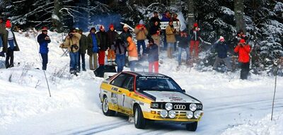 Stig Blomqvist - Björn Cederberg
52º Rallye Automobile de Monte-Carlo 1984. Audi Quattro A2 (IN-NR 64). Clasificado 2º.

Del 21 al 27 de Enero, Monte-Carlo.
Superficie: asfalto - nieve.

El Rally tenia un total de 3328.90 km de los que 753.20 km divididos en 30 tramos eran especiales, (4 de ellas fueron cancxeladas SS3 St Jean en Royans de 39 Km, SS11 Les Savoyons - Sigoyer de 32 Km, SS12 Pont sur Barrage du Sautet de 18,40 Km, SS13 Chateau d'Ancelle - La Batie Neuve de 11,20 Km).

Se inscribieron 222 equipos, tomaron la salida 209, finalizaron 120.@
Palabras clave: Stig_Blomqvist;Audi;Quattro;Montecarlo;1984;Grupo_B;Nieve