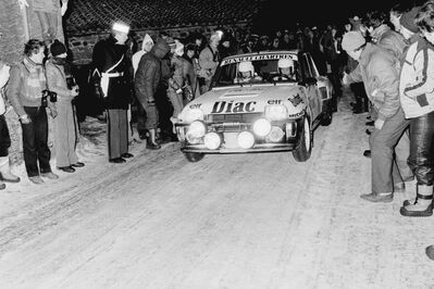 Jean-Luc Thérier - Michel Vial
52º Rallye Automobile de Monte-Carlo 1984. Renault 5 Turbo Tour de Corse (21 QV 28). Clasificado 4º.

Del 21 al 27 de Enero, Monte-Carlo.
Superficie: asfalto - nieve.

El Rally tenia un total de 3328.90 km de los que 753.20 km divididos en 30 tramos eran especiales, (4 de ellas fueron cancxeladas SS3 St Jean en Royans de 39 Km, SS11 Les Savoyons - Sigoyer de 32 Km, SS12 Pont sur Barrage du Sautet de 18,40 Km, SS13 Chateau d'Ancelle - La Batie Neuve de 11,20 Km).

Se inscribieron 222 equipos, tomaron la salida 209, finalizaron 120.@
Palabras clave: ;Renault;Turbo;Montecarlo;1984;nieve;Grupo_B