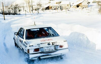 Shekhar Mehta - Yvonne Mehta
52º Rally Automobile de Monte-Carlo 1984. Subaru Leone 1800 (GM 58 NI 1272). Clasificado 14º.

Del 21 al 27 de Enero, Monte-Carlo.
Superficie: asfalto - nieve.

El Rally tenia un total de 3328.90 km de los que 753.20 km divididos en 30 tramos eran especiales, (4 de ellas fueron cancxeladas SS3 St Jean en Royans de 39 Km, SS11 Les Savoyons - Sigoyer de 32 Km, SS12 Pont sur Barrage du Sautet de 18,40 Km, SS13 Chateau d'Ancelle - La Batie Neuve de 11,20 Km).

Se inscribieron 222 equipos, tomaron la salida 209, finalizaron 120.@
Palabras clave: Shekhar_Mehta;Yvonne_Mehta;Subaru;Leone;Montecarlo;1984;nieve