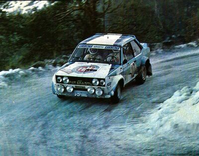 Walter Röhrl - Christian Geistdörfer
48º Rallye Automobile de Monte-Carlo 1980. Fiat 131 Abarth (TO T92359). Clasificado 1º.

Del 19 al 25 de Enero, Monte-Carlo.
Superficie: asfalto - nieve.

El Rally tenia un total de 3063.30 km de los que 695.30 km divididos en 33 tramos eran especiales, (4 de ellas fueron canceladas SS17 Pont du Fosse - Romette de 21 Km, SS20 Col du Corobin de 15 Km, SS32 Pont des Miolans - St Auban 2 de 24 Km y SS33 Roquesteron - Boyon 3 de 18 Km).

Se inscribieron 255 equipos, tomaron la salida 237, finalizaron 88.@
Palabras clave: Walter_Röhrl;Fiat;Abarth;Montecarlo;1980;Nieve