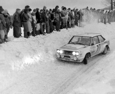 Björn Waldegard - Hans Thorszelius
48º Rallye Automobile de Monte-Carlo 1980. Fiat 131 Abarth (TO R88538). Clasificado 3º.
Fiat Italia

Del 19 al 25 de Enero, Monte-Carlo.
Superficie: asfalto - nieve.

El Rally tenia un total de 3063.30 km de los que 695.30 km divididos en 33 tramos eran especiales, (4 de ellas fueron canceladas SS17 Pont du Fosse - Romette de 21 Km, SS20 Col du Corobin de 15 Km, SS32 Pont des Miolans - St Auban 2 de 24 Km y SS33 Roquesteron - Boyon 3 de 18 Km).

Se inscribieron 255 equipos, tomaron la salida 237, finalizaron 88.@
Palabras clave: Hans_Thorszelius;Fiat;Abarth;Montecarlo;1980;Nieve