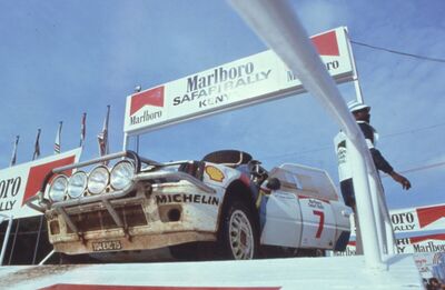 Ari Vatanen - Terry Harryman
33º Marlboro Safari Rally 1985. Peugeot 205 Turbo 16 (704 EXC 75). Abandonó por junta de culata y posterior incendio del coche en CH 65.

Del 4 al 8 de Abril, Nairobi, Kenya, África.
Superficie: tierra.

El Rally tenia un total de 5167.6 km con 88 controles horarios.

Tomaron la salida 71 equipos, finalizaron 20.@
Palabras clave: ;Terry_Harryman;Peugeot;Turbo16;Safari;1986;Grupo_B