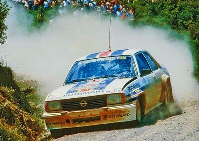 Walter Röhrl - Christian Geistdörfer
29º Rothmans Acropolis Rally 1982. Opel Ascona 400 (GG-CJ 991). Clasificado 2º.

Del 31 de Mayo al 3 de Junio, Atenas, Grecia.
Superficie: tierra.

El Rally tení­a un total de 2603.00 km de los que 1004.58 km divididos en 57 tramos eran especiales (dos de ellos fueron cancelados SS10 Moschokaria 1 de 10.00 km y SS38 Killini de 27 Km).

Tomaron la salida 136 equipos, finalizaron 32.@
Palabras clave: Walter_Röhrl;Opel;Ascona;Acropolis;Grecia;1982