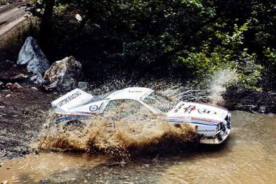 Adartico Vudafieri - Maurizio Perissinot
29º Acrópolis Rally 1982. Lancia Rally 037 (A6 33104). Abandonó por el compresor en SS5 New Distomon 1 de 10.43 Km.

Del 31 de Mayo al 3 de Junio, Atenas, Grecia.
Superficie: tierra.

El Rally tení­a un total de 2603.00 km de los que 1004.58 km divididos en 57 tramos eran especiales (dos de ellos fueron cancelados SS10 Moschokaria 1 de 10.00 km y SS38 Killini de 27 Km).

Tomaron la salida 136 equipos, finalizaron 32.@
Palabras clave: ;Lancia;Rally;Grupo_B;Grecia;1982;Acropolis
