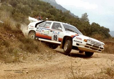 Maurice Chomat - Didier Breton
33º Acropolis Rally 1986. Citröen BX4TC (9799 NR 92). Abandonó por suspensión en SS1 Imittos de 12.40 Km.

Del 2 al 4 de Junio, Atenas, Gracia.
Superficie: tierra.

El Rally tenía un total de 1890.00 km de los que 572.13 km divididos en 46 tramos eran especiales (8 de ellas fueron canceladas SS8, SS9, SS10, SS14, SS16, SS21, SS36 y SS45).

Tomaron la salida 102 equipos, finalizaron 34.

PHOTO: George Karavokiris
@
Palabras clave: Maurice_Chomat;Citroen;BX4TC;Grecia;Acropolis;Grupo_B;1986