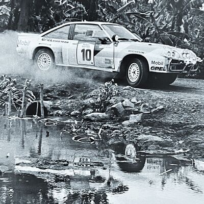 Rauno August Aaltonen - Lofty Drews
32º Marlboro Safari Rally 1984. Opel Manta 400 (GG-CU 261). Clasificado 2º.

Del 19 al 23 de Abril, Nairobi, Kenya, África.
Superficie: tierra.

El Rally tenia 5.254 km con 105 controles horarios.

Tomaron la salida 76 equipos, finalizaron 25.

© Actualfoto
@
Palabras clave: ;Opel;Manta;Safari;1984;Grupo_B