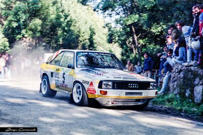 Walter Röhrl - Christian Geistdörfer
19º Rallye de Portugal Vinho do Porto 1985. Audi Sport Quattro S1 (IN-ND 63). Clasificado 3º.
SS Sintra 1

Del 6 al 9 de Marzo, Estoril, Cascais, Lisboa, Portugal.
Superficie: asfalto - tierra.

El Rally tení­a un total de 2455 km de los que 730.50 km divididos en 47 tramos eran especiales.

Tomaron la salida 94 equipos, finalizaron 28.

© Jorge Carracedo
@
Palabras clave: Walter_Röhrl;Audi;Quattro;Sport;Grupo_B;Portugal;1985