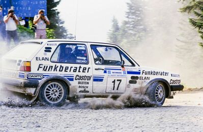 Franz Wittmann - Max Ogrisek
32º Rothmans Acropolis Rally 1985. Volkswagen Golf II GTi 16V. Clasificado 9º.

Del 27 al 30 de Mayo, Atenas, Grecia.
Superficie: tierra.

El Rally tenía un total de 2295.94 km de los que 807.67 km divididos en 47 tramos eran especiales.

Tomaron la salida 110 equipos, finalizaron 45.@
Palabras clave: Volkswagen;Golf;Acropolis;1985