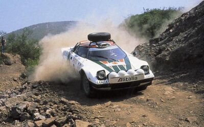 Sandro Munari - Silvio Maiga
19º Rally du Maroc 1976. Lancia Stratos HF. Clasificado 3º.

Del 22 al 27 de Junio, Rabat - Agadir - Casablanca.
Superficie: asfalto - tierra.

La prueba constaba de un total de 1606.00 km cronometrados divididos en 3 etapas y 9 tramos cronometrados.

1ª Etapa
SS1 Khatouat de 93.00 km

2ª Etapa
SS2 Oulmes de 86.00 km
SS3 Midelt de 62.00 km
SS4 Chikker de 76.00 km.
SS5 Missour de 154 km
SS Rich de 130 km.

3ª Etapa
SS7 Tizi N'Test de 87 km.
SS8 Transmarocaine de 788 km.
SS9 Rich 2 de 130 km.

Tomaron la salida 102 equipos, finalizaron 19.
@
Palabras clave: Sandro_Munari;Silvio_Maiga;Lancia;Stratos;Marruecos;1976