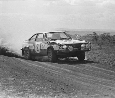 Shekhar Mehta - Mike Doughty
23º Safari Rally 1975. Lancia Beta Coupé (TO L99082). Abandonó por la suspensión delantera.

Del 27 al 31 de Marzo, Nairobi, Kenya, África.
Superficie: tierra.

El Rally tenia un total de 5927 km con 80 controles horarios.

Tomaron la salida 75 equipos, finalizaron 14.@
Palabras clave: Shekhar_Mehta;Lancia;Beta;Safari;1975;Parque_Cerrado