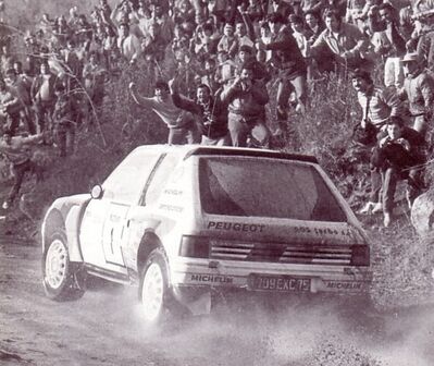 Carlos Alberto Reutemann - Jean-François Fauchille
5º Marlboro Rally Argentina 1985. Peugeot 205 Turbo 16 (709 EXC 75). Clasificado 3º.

Del 30 de Julio al 3 de Agosto, Buenos Aires - Cordoba, Argentina.
Superficie: tierra.

El Rally tenia un total de 2616.00 km de los que 956.71 km divididos en 23 tramos eran especiales.

Tomaron la salida 138 equipos, finalizaron 39.@
Palabras clave: Carlos_Reutemann;Peugeot;Turbo;Argentina;1985;Grupo_B