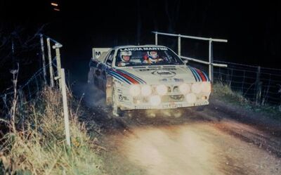 Markku Alén - Ilkka Kivimäki
31º Lombard RAC Rally 1982. Lancia Rally 037 (TO Y09062). Clasificado 4º.

Del 21 al 25 de Noviembre, York, Inglaterra.
Superficie: asfalto - tierra.

El Rally tenia un total de 2970.00 km de los que 711.73 km divididos en 69 tramos eran especiales, (una de ellas fue cancelada SS46 Yair de 8.53 Km).

Se inscribieron 161 equipos, tomaron la salida 146, finalizaron 63.@
Palabras clave: Markku_Alen;Lancia;Grupo_B;Gran_Bretaña;Inglaterra;1982;Lombard_RAC_Rally