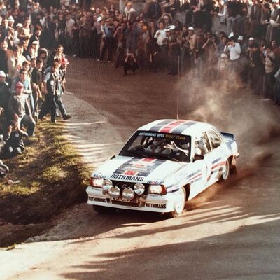 Walter Röhrl - Christian Geistdörfer
16º Rallye de Portugal Vinho do Porto 1982. Opel Ascona 400 (GG-CK 188). Abandonó por accidente en SS23 Fafe de 7.72 km.
Rothmans Opel Rally Team

Del 3 al 6 de Marzo, Estoril, Cascais, Lisboa, Portugal.
Superficie: asfalto - tierra.

El Rally tenia un total 2312 km de los que 637.07 km divididos 40 tramos eran especiales.

Se inscribieron 107 equipos, tomaron 91, finalizaron 23.@
Palabras clave: Opel;Ascona;1982;Portugal