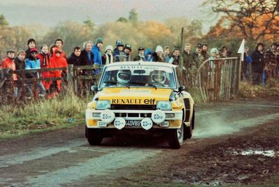 Jean Ragnotti - Martin Holmes
30º Lombard RAC Rally 1981. Renault 5 Turbo (440 VB 91). Clasificado 5º.

Del 22 al 24 de Noviembre, Chester, Cheshire, Inglaterra.
Superficie: asfalto - tierra.

El Rally tenia un total de 2720.00 km de los que 722.00 km divididos en 65 tramos eran especiales.

Se inscribieron 154 equipos, tomaron la salida 151, finalizaron 54.@
Palabras clave: ;Renault;Turbo;Gran_Bretaña;RAC_Rally;1981