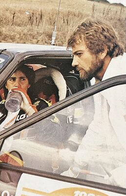 Michèle Mouton - Fabrizia Pons
24º Rally de San Remo 1982. Audi Quattro (IN-NU 84). Clasificada 4ª.

En la imagen se puede ver a Roland Gumpert, ingeniero y director deportivo de Audi Sport en aquellos años.

Del 3 al 9 de Octubre, Sanremo, Imperia, Liguria, Italia.
Superficie: asfalto - tierra.

El Rally tenia un total de 2663 km de los que 735.44 km divididos en 56 tramos eran especiales.

Tomaron la salida 90 equipos, finalizaron 27.
@
Palabras clave: Michele_Mouton;Audi;Quattro;Grupo_B;Sanremo;1982;Personajes;mujeres;Womens