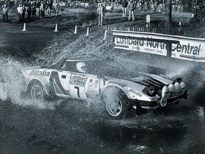 Sandro Munari - Piero Sodano
26º Lombard RAC Rally 1977. Lancia Stratos HF (TO N14328). Clasificado 25º.

Del 20 al 24 de Noviembre, London, York, Inglaterra.
Superficie: tierra - asfalto.

El Rally tenia un total de 3069 km de los que 674.45 km divididos en 69 tramos eran especiales, (2 de ellas fueron canceladas SS54 Cardrona de 9,66 Km y SS56 Elibank de 6,44 Km).

Tomaron la salida 182 equipos, finalizaron 67.@
Palabras clave: Sandro_Munari;Lancia;Stratos;RAC_Rally;Gran_Bretaña;1977;Inglaterra
