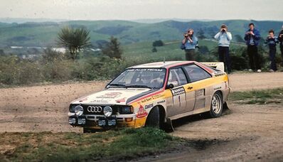 Walter Röhrl - Christian Geistdörfer
14º Sanyo Rally of New Zealand 1984. Audi Quattro A2 (IN-YD 6). Abandonó en SS8 Paparoa Station Road de 23.88 Km.

Del 23 al 26 de Junio, Auckland, Nueva Zelanda.
Superficie: tierra.

El Rally tenia un total de 2626 km de los que 1044 km divididos en 45 tramos eran especiales.

Tomaron la salida 63 equipos, finalizaron 35.@
Palabras clave: Walter_Röhrl;Audi;Quattro;Nueva_Zelanda;1984