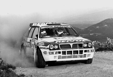 Carlos Sainz Cenamor - Lui­s Moya
27º Rallye de Portugal - Vinho do Porto 1993. Lancia Delta HF Integrale (TO 73023T). Abandonó al volcar en SS22 Montim 2 de 5.00 Km.

Del 3 al 6 de Marzo, Portugal.
Superficie: asfalto - tierra.

El Rally tenia un total de 2164.91 km de los que 576.13 km divididos en 38 tramos eran especiales (una de ellas fue cancelada SS10 Caramulo de 14.08 Km).

Se inscribieron 90 equipos, tomaron la salida 84, finalizaron 32.@
Palabras clave: ;Lancia;Delta;Integrale;Portugal;1992