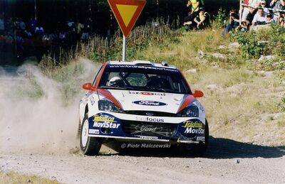 Carlos Sainz Cenamor - Luís Rodríguez Moya
52º Neste Rally Finland 2002. Ford Focus RS WRC 02 (EX 02 OBD). Clasificado 4º.

Del 8 al 11 de Agosto, Jyväskylä.
Superficie: tierra.

El Rally tenia un total de 1703.32 km de los que 401.68 km divididos en 22 tramos eran especiales.

Tomaron la salida 77 esquipos, finalizaron 30.

© Piotr Malczewski
@
Palabras clave: ;Luis_Moya;Ford;Focus;WRC;Finlandia;2002