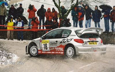 Gilles Panizzi - Hervé Panizzi
69º Rallye Automobile de Monte-Carlo 2001. Peugeot 206 WRC (206 NLL 75). Abandonó por accidente en SS3 BIF. D5/D10 - Roquesteron 2 de 22.89 km.

Del 18 al 21 de Enero, Mónaco.
Superficie: asfalto - nieve.

El Rally tenia un total de 1738.81 km de los que 392.18 km divididos en 15 tramos eran especiales, (una de ellas fue cancelada SS10 Comps 2 de 20.53 Km).

Se inscribieron 60 equipos, tomaron la salida 56, finalizaron 27.

© Petr Fitz
@@
Palabras clave: Peugeot;WRC;Montecarlo;2001;Nieve