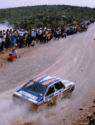Ari Vatanen - David Richards
27º Acropolis Rally 1980. Ford Escort RS 1800 MKII (UYY 256S). Clasificado 1º.
Rothmans Rally Team

Del 26 al 29 de Mayo, Atenas, Grecia.
Superficie: tierra.

El Rally tenia un total de 2743.86 km de los que 964 km divididos en 56 tramos eran especiales, (una de ellas fue cancelada SS55 Railway de 9,20 Km).

Se inscribieron 154 equipos, tomaron la salida 148, finalizaron 37.@
Palabras clave: MKII;Escort;Ford;Acropolis;Grecia;1980