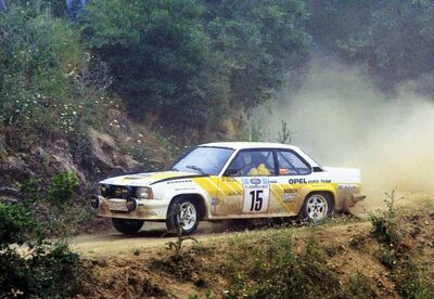 Klaus-Joachim (Jochi) Kleint - Gunter Wanger
27º Acropolis Rally 1980. Opel Ascona 400 (GG-CH 226). Clasificado 11º.

Del 26 al 29 de Mayo, Atenas, Grecia.
Superficie: tierra.

El Rally tenia un total de 2743.86 km de los que 964 km divididos en 56 tramos eran especiales, (una de ellas fue cancelada SS55 Railway de 9,20 Km).

Se inscribieron 154 equipos, tomaron la salida 148, finalizaron 37.@
Palabras clave: Jochi_Kleint;Opel;Ascona;Acropolis;Grecia;1980
