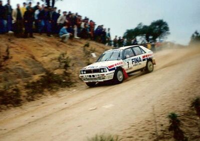 Didier Auriol - Bernard Occelli
25º Rallye de Portugal - Vinho do Porto 1991. Lancia Delta Integrale 16V (TO 11980R). Clasificado 2º.

Del 5 al 9 de Marzo, Portugal.
Superficie: asfalto - tierra.

El Rally tenia un total de 2041.26 Km de los que 564.20 Km divididos en 38 tramos eran especiales (2 de ellos fueron cancelados SS2 Gradil de 9 Km y SS28 Viseu de 29.90 Km).

Se inscribieron 106 equipos, tomaron la salida 95, finalizaron 28.@
Palabras clave: Didier_Auriol;Lancia;Delta;Integrale;Portugal;1991
