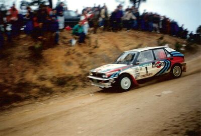 Miki Biasion - Tiziano Siviero
25º Rallye de Portugal - Vinho do Porto 1991. Lancia Delta Integrale 16V (TO 11982R). Clasificado 3º.
Martini Lancia

Del 5 al 9 de Marzo, Portugal.
Superficie: asfalto - tierra.

El Rally tenia un total de 2041.26 Km de los que 564.20 Km divididos en 38 tramos eran especiales (2 de ellos fueron cancelados SS2 Gradil de 9 Km y SS28 Viseu de 29.90 Km).

Se inscribieron 106 equipos, tomaron la salida 95, finalizaron 28.@
Palabras clave: Miki_Biasion;Lancia;Delta;Integrale;Portugal;1991