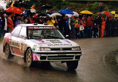 Markku Alén - Ilkka Kivimäki
25º Rallye de Portugal - Vinho do Porto 1991. Subaru Legacy RS (H641 JBW). Clasificado 5º.

Del 5 al 9 de Marzo, Portugal.
Superficie: asfalto - tierra.

El Rally tenia un total de 2041.26 Km de los que 564.20 Km divididos en 38 tramos eran especiales (2 de ellos fueron cancelados SS2 Gradil de 9 Km y SS28 Viseu de 29.90 Km).

Se inscribieron 106 equipos, tomaron la salida 95, finalizaron 28.@
Palabras clave: Markku_Alen;Subaru;Legacy;Portugal;1991