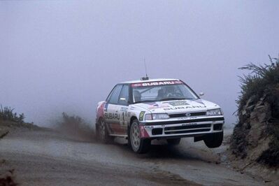 Markku Alén - Ilkka Kivimäki
25º Rallye de Portugal - Vinho do Porto 1991. Subaru Legacy RS (H641 JBW). Clasificado 5º.

Del 5 al 9 de Marzo, Portugal.
Superficie: asfalto - tierra.

El Rally tenia un total de 2041.26 Km de los que 564.20 Km divididos en 38 tramos eran especiales (2 de ellos fueron cancelados SS2 Gradil de 9 Km y SS28 Viseu de 29.90 Km).

Se inscribieron 106 equipos, tomaron la salida 95, finalizaron 28.@
Palabras clave: Markku_Alen;Subaru;Legacy;Portugal;1991