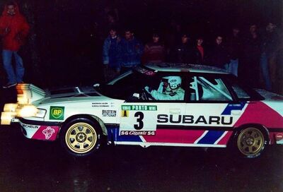 Markku Alén - Ilkka Kivimäki
25º Rallye de Portugal - Vinho do Porto 1991. Subaru Legacy RS (H641 JBW). Clasificado 5º.

Del 5 al 9 de Marzo, Portugal.
Superficie: asfalto - tierra.

El Rally tenia un total de 2041.26 Km de los que 564.20 Km divididos en 38 tramos eran especiales (2 de ellos fueron cancelados SS2 Gradil de 9 Km y SS28 Viseu de 29.90 Km).

Se inscribieron 106 equipos, tomaron la salida 95, finalizaron 28.@
Palabras clave: Markku_Alen;Subaru;Legacy;Portugal;1991