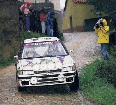 Markku Alén - Ilkka Kivimäki
25º Rallye de Portugal - Vinho do Porto 1991. Subaru Legacy RS (H641 JBW). Clasificado 5º.

Del 5 al 9 de Marzo, Portugal.
Superficie: asfalto - tierra.

El Rally tenia un total de 2041.26 Km de los que 564.20 Km divididos en 38 tramos eran especiales (2 de ellos fueron cancelados SS2 Gradil de 9 Km y SS28 Viseu de 29.90 Km).

Se inscribieron 106 equipos, tomaron la salida 95, finalizaron 28.@
Palabras clave: Markku_Alen;Subaru;Legacy;Portugal;1991