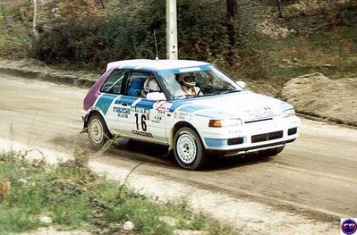 Jesús Puras - José Arrarte
25º Rallye de Portugal - Vinho do Porto 1991. Mazda 323 GTX (JYS 156). Clasificado 7º.

Del 5 al 9 de Marzo, Portugal.
Superficie: asfalto - tierra.

El Rally tenia un total de 2041.26 Km de los que 564.20 Km divididos en 38 tramos eran especiales (2 de ellos fueron cancelados SS2 Gradil de 9 Km y SS28 Viseu de 29.90 Km).

Se inscribieron 106 equipos, tomaron la salida 95, finalizaron 28.@
Palabras clave: Mazda;Portugal;1991