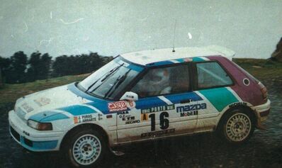 Jesús Puras - José Arrarte
25º Rallye de Portugal - Vinho do Porto 1991. Mazda 323 GTX (JYS 156). Clasificado 7º.

Del 5 al 9 de Marzo, Portugal.
Superficie: asfalto - tierra.

El Rally tenia un total de 2041.26 Km de los que 564.20 Km divididos en 38 tramos eran especiales (2 de ellos fueron cancelados SS2 Gradil de 9 Km y SS28 Viseu de 29.90 Km).

Se inscribieron 106 equipos, tomaron la salida 95, finalizaron 28.@
Palabras clave: Mazda;Portugal;1991