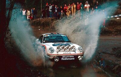 Bernard Béguin - Jean-Jacques Lenne
33º Rally Costa Brava 1985. Porsche 911 SC RS (A451 BJB). Clasificado 6º.
Rothmans Porsche Rally Team

Del 22 al 24 de Febrero, Lloret de Mar, Catalunya, España.
Superficie: asfalto - tierra.

El Rally tenia un total de 1329.74 km, de los que 501.59 km divididos en 45 tramos eran especiales.

Tomaron la salida 55 equipos, finalizaron 25.@
Palabras clave: Costa_Brava;Catalunya;Porsche;Grupo_B;1984