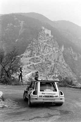 François Chatriot - Michel Périn
21º Rallye International d'Antibes 1986. Renault 5 Maxiturbo (27FJE 75). Clasificado 2º.

Del 9 al 12 de Octubre, Antibes, - Juan-les-Pins, Costa Azul, Francia.
Superficie: asfalto.

El Rally tenia un total de 1171.00 km de los que 402.62 km divididos en dos etapas y 25 tramos, eran especiales. (Uno de ellos fue suspendido, SS1 Tanneron - Pont de Pré-Claou de 11.40 km).

Tomaron la salida 133 equipos, finalizaron 70.@
Palabras clave: ;Renault;Maxiturbo;Antibes;1986;Grupo_B