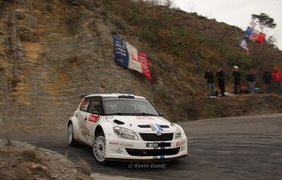 Kevin Abbring - Lara Vanneste
80º Rallye Automobile de Monte-Carlo 2012. Skoda Fabia S2000 (H VM136). Clasificado 12º.

Del 17 al 22 de Enero, Valence - Monaco.
Superficie: asfalto - nieve.

El Rally teni­a un total de 1772.52 km de los que 433.36 Km divididos en 18 tramos eran especiales.

Se inscribieron 82 equipos, tomaron la salida 73, finalizaron 45.

© Kevin Guedj
@@
Palabras clave: Skoda;Fabia;S2000;Montecarlo;2012