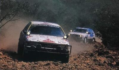 Walter Röhrl - Christian Geistdörfer
35º Marlboro Safari Rally 1987. Audi 200 Quattro (IN-YV 69). Clasificado 2º.

El Volkswagen Golf II GTi 16V de detrás es el de Kenneth Eriksson- Peter Diekmann, abandonó por motor en el CH 77.

Del 16 al 20 de Abril, Nairobi, Kenya, Africa.
Superficie: tierra.

El Rally tenia un total de 4011.3 km con 83 controles horarios.@
Palabras clave: Walter_Röhrl;Audi;Volkswagen;Golf;GTi;Safari;1987