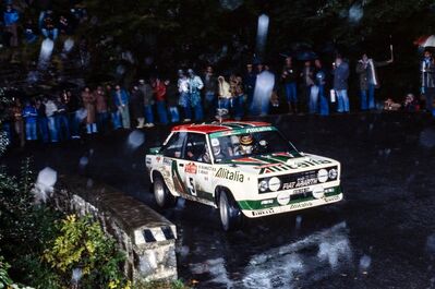 Sandro Munari - Mario Mannucci
20º Rallye Sanremo 1978. Fiat 131 Abarth (TO R19728). Abandonó por accidente en SS17 Carpasio 2 de 11.90 Km.
Fiat Alitalia

Del 3 al 7 de Octubre, Sanremo, Liguria, Imperia, Italia.
Superficie: asfalto.

El Rally tenia un total de 1663.80 km de los que 893.80 km divididos en 56 tramos eran especiales, (1 fue cancelado, SS25 Santuario 1 de 7.30 km).

Se inscribieron 135 equipos, tomaron la salida 122, finalizaron 56.@
Palabras clave: Sandro_Munari;Fiat;Abarth;Sanremo;1978