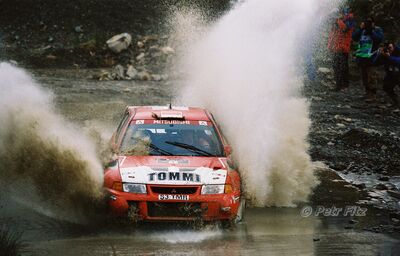 Tommi Mäkinen - Risto Mannisenmäki
55º Network Q Rally de Gran Bretaña 1999. Mitsubishi Lancer Evo VI (S3 TMR). Abandonó por motor SS20 Resolfen de 46.45 km.

Del 21 al 23 de Noviembre, Cheltenham.
Superficie: tierra - asfalto.

El Rally tení­a un total de 1815.48 km de los que 389.39 km divididos en 22 tramos eran especiales.

Se inscribieron 186 equipos, tomaron la salida 160, finalizaron 89.

© Petr Fitz
@@
Palabras clave: ;Mitsubishi;Lancer;Gran_Bretaña;1999;WRC
