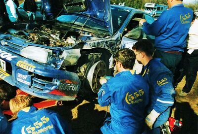 Asistencia del Equipo 555 Subaru WRT en el 14º Rally YPF Argentina 1994
En el Subaru Impreza 555 (L555 BAT) de Colin McRae - Derek Ringer, abandonó por accidente en SS16 Taninga de 34.79 km.

De 30 de Junio al 2 de Julio, Cordoba.
Superficie: tierra.

El Rally tenia un total de 1346.06 Km de los que 563.90 Km divididos en 29 tramos eran especiales.

Se inscribieron 90 equipos, tomaron la salida 90, finalizaron 25.@
Palabras clave: ;Argentina;Subaru;Impreza;1994;Asistencias