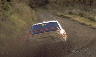 Armin Schwarz - Klaus Wicha
24º Rothmans Rally New Zealand 1994. Mitsubishi Lancer Evo II (L6 MRE). Clasificado 3º.

Del 29 al 31 de Julio, Auckland, Nueva Zelanda.

El Rally tenia un total de 1814.64 km de los que 519.31 km divididos en 30 tramos eran especiales (una de ellas fue cancelada SS23
Maramarua Forest HQ de 16.61 km).

Se inscribieron 81 equipos, tomaron la salida 81, finalizaron 46.

© Olivier Delhez
@
Palabras clave: Mitsubishi;Lancer;Nueva_Zelanda;1994
