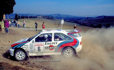 Gianfranco Cunico - Stefano Evangelisti
36º Rallye San Remo - Rallye de Italia 1994. Ford Escort RS Cosworth (L 344 MRM). Clasificado 6º.

Del 9 al 13 de Octubre, Sanremo, Liguria, Imperia, Italia.
Superficie: asfalto - tierra.

El Rally tenia un total de 2160.40 km de los que 526.03 km divididos en 26 tramos eran especiales (una de ellas fue cancelada SS17 Roncola de 9.40 km).

Se inscribieron 94 equipos, tomaron la salida 92, finalizaron 40.

© Stéphane Lhonnay
@
Palabras clave: ;Ford;Escort;Cosworth;Sanremo;1994