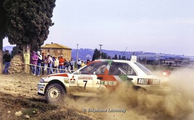 Armin Schwarz - Klaus Wicha
36º Rallye Sanremo - Rallye de Italia 1994. Mitsubishi Lancer Evo II (K5 MRE). Abandonó por fuego en la última especial SS26 Molini di Triora de 18.34 Km.

Del 9 al 13 de Octubre, Sanremo, Liguria, Imperia, Italia.
Superficie: asfalto - tierra.

El Rally tenia un total de 2160.40 km de los que 526.03 km divididos en 26 tramos eran especiales (una de ellas fue cancelada SS17 Roncola de 9.40 km).

Se inscribieron 94 equipos, tomaron la salida 92, finalizaron 40.

© Stéphane Lhonnay
@
Palabras clave: ;Mitsubishi;Lancer;Sanremo;1994;Italia