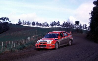 Tommi Mäkinen - Risto Mannisenmaki
29º Rally New Zealand 1999. Mitsubishi Lancer Evo VI (S2 TMR). Clasificado 1º.

Del 15 al 18 de Julio, Auckland, Manukau, Nueva Zelanda.
Superficie: tierra.

El Rally constaba de 3 etapas con un total de 1675.63 km de los que 399.84 km divididos en 27 tramos eran especiales.

Tomaron la salida 82 equipos, finalizaron 46.@
Palabras clave: Mitsubishi_Lancer;Nueva_Zelanda;1999