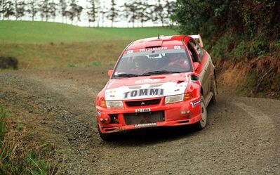 Tommi Mäkinen - Risto Mannisenmaki
29º Rally New Zealand 1999. Mitsubishi Lancer Evo VI (S2 TMR). Clasificado 1º.

Del 15 al 18 de Julio, Auckland, Manukau, Nueva Zelanda.
Superficie: tierra.

El Rally constaba de 3 etapas con un total de 1675.63 km de los que 399.84 km divididos en 27 tramos eran especiales.

Tomaron la salida 82 equipos, finalizaron 46.@
Palabras clave: Mitsubishi_Lancer;Nueva_Zelanda;1999
