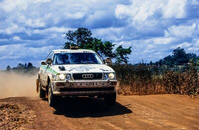 Rudolf (Rudi) Stohl - Peter Diekmann
41º Trust Bank Safari Rally 1993. Audi Coupé S2 (W AUDIB 4). Clasificado 8º.

Del 8 al 12 de Abril, Nairobi, Kenya, Africa.
Superficie: tierra.

El Rally tenia un total de 2116.50 km con 79 controles horarios.

Tomaron la salida 44 equipos, finalizaron 17.@
Palabras clave: Rudi_Stohl;Audi;Coupe;S2;Safari;1993