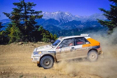 Carlos Sainz Cenamor - Lui­s Moya
40º Acrópolis Rally 1993. Lancia Delta HF Integrale (TO 73023T). Clasificado 2º.

Del 29 de Mayo al 2 de Junio, Atenas, Grecia.

El Rally tenia un total de 1652.38 km de los que 545.39 km divididos en 36 tramos, eran especiales.

Tomaron la salida 93 equipos, finalizaron 46.@
Palabras clave: ;Lancia;Delta;Integrale;Grecia;Acropolis;1993